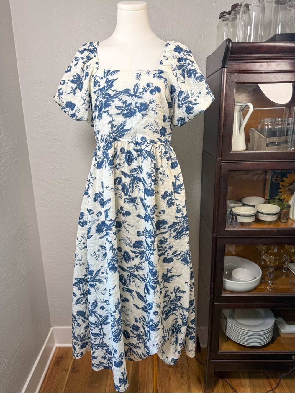 Baltic Born Size S Beautiful Blue Floral Puff-Sleeve Midi Dress - White & Blue